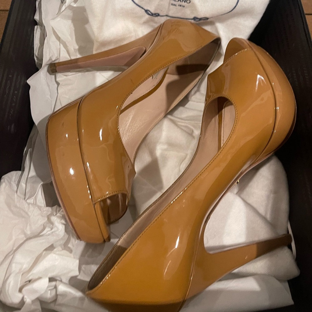 Prada 39.5 slightly used Prada peep toe pumps